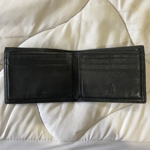 Used Guess Wallet - Picture 2 of 6